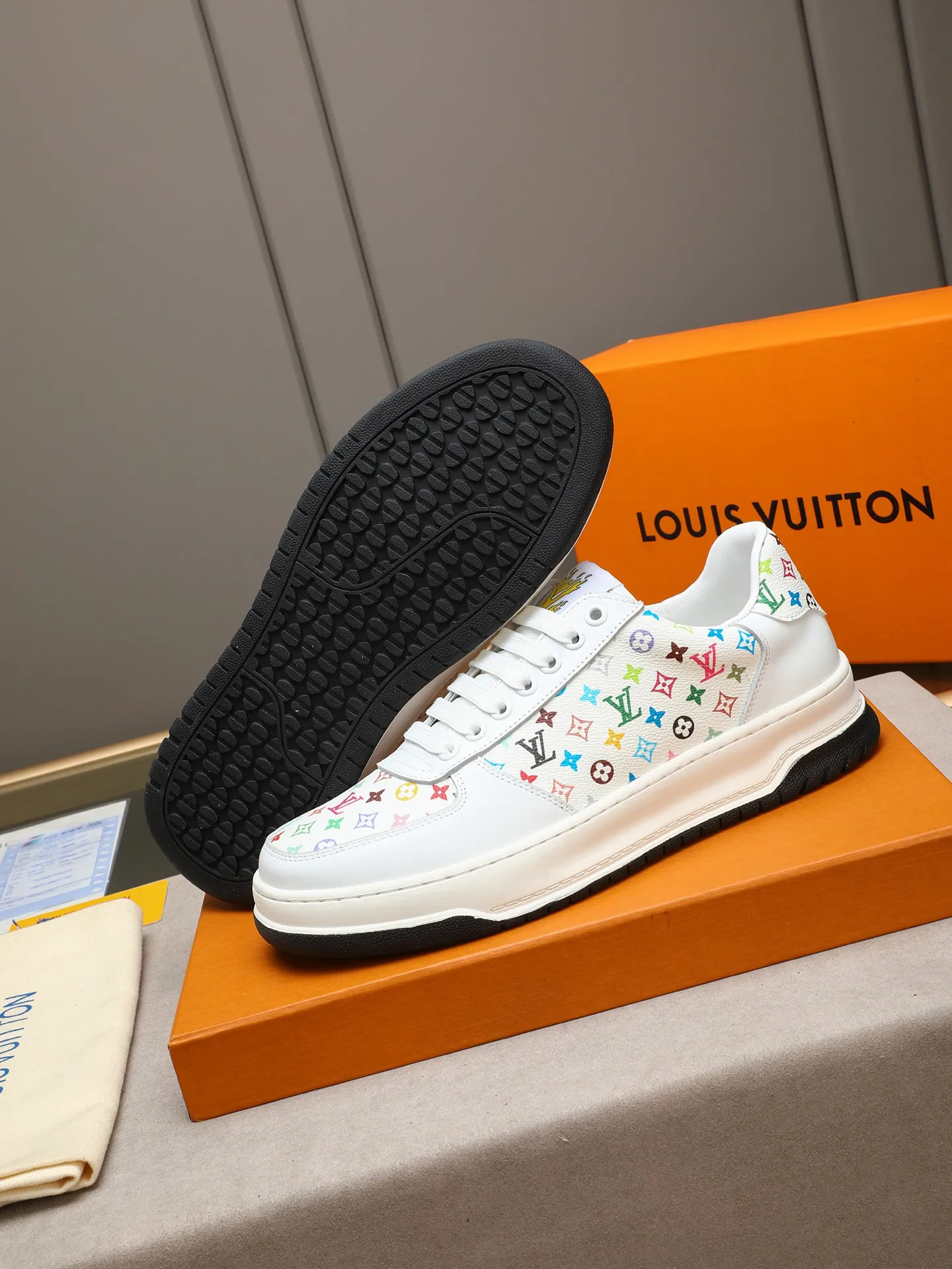 Mainly recommended model 👍👍👍P400 LOUIS VUITTON [Luden Yiwei] - LV upper imported first-layer cowhide combined with LV classic materials 🇩🇪 imported leather lining ➕ non-slip and wear-resistant outsole. Every man's identity is reflected in his elegant and stable upper shoes🚶🏻🚶🏻📯 No matter the wind or rain, the shoe last remains unchanged and can stand the test of time🔍️. ——Code number: 38-44 (45 can be customized)